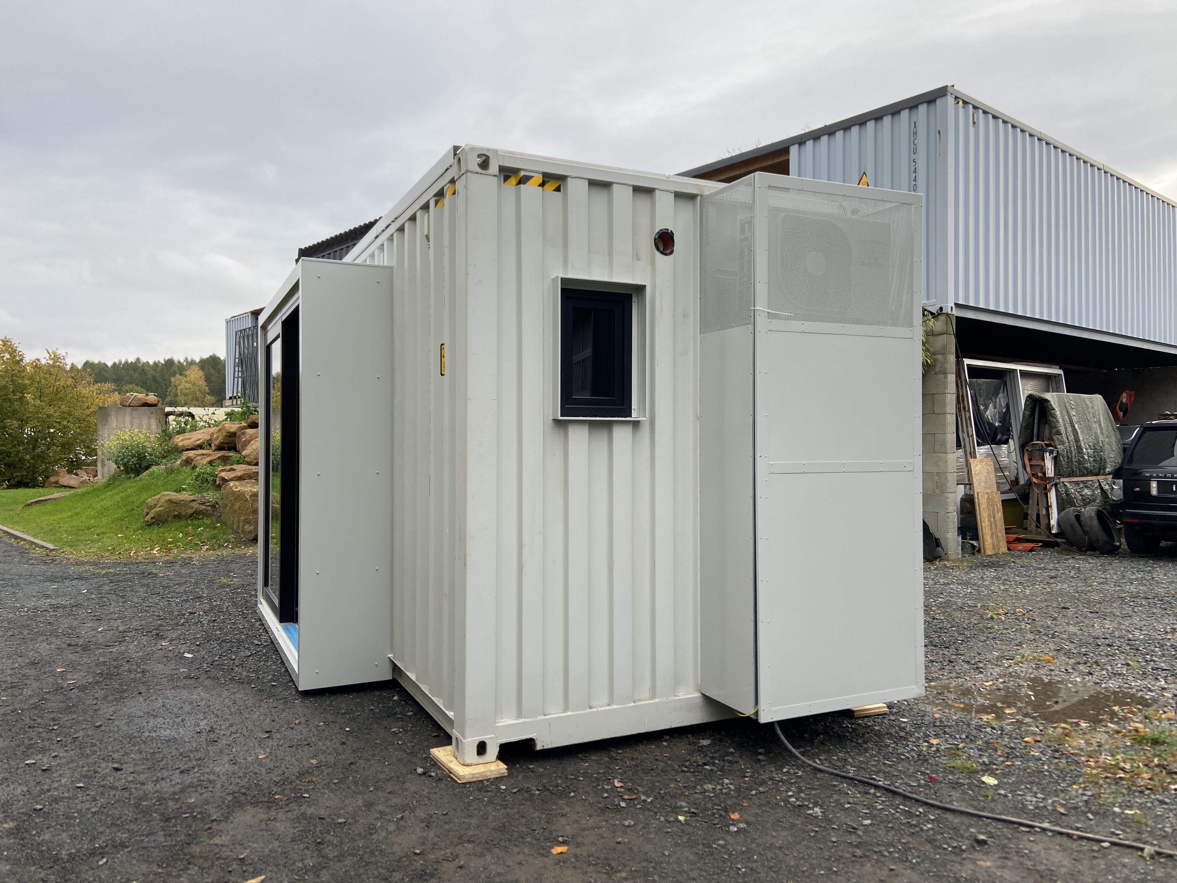 Monolith Container Badezimmer mit Dusche, WC und Waschbecken